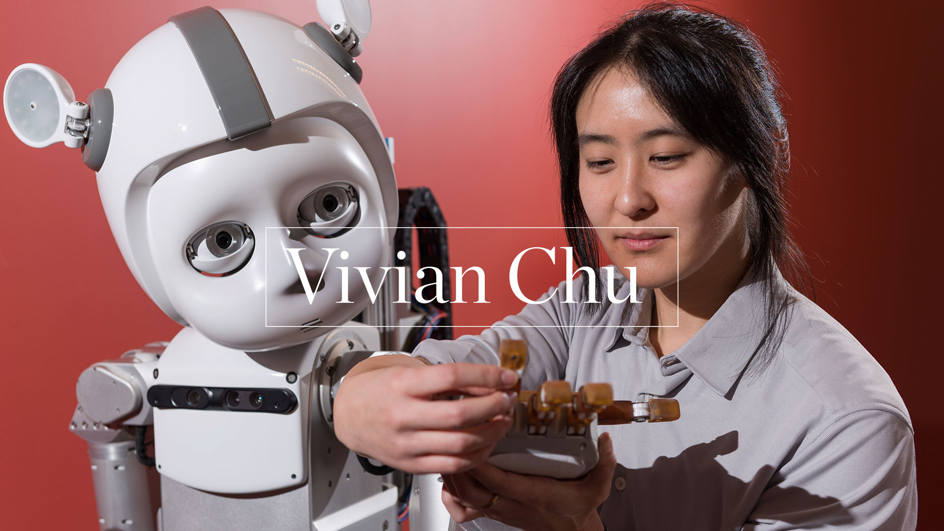 photo -  Vivian Chu with robot