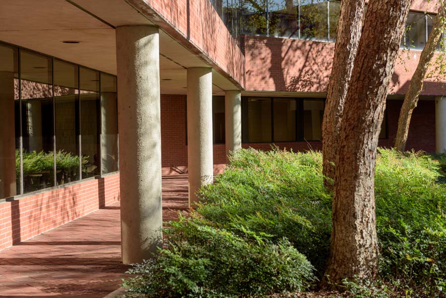 The courtyard columns of the ISyE Complex reference Early Modern treatments of the same at the 1952 Architecture Building [College of Design].