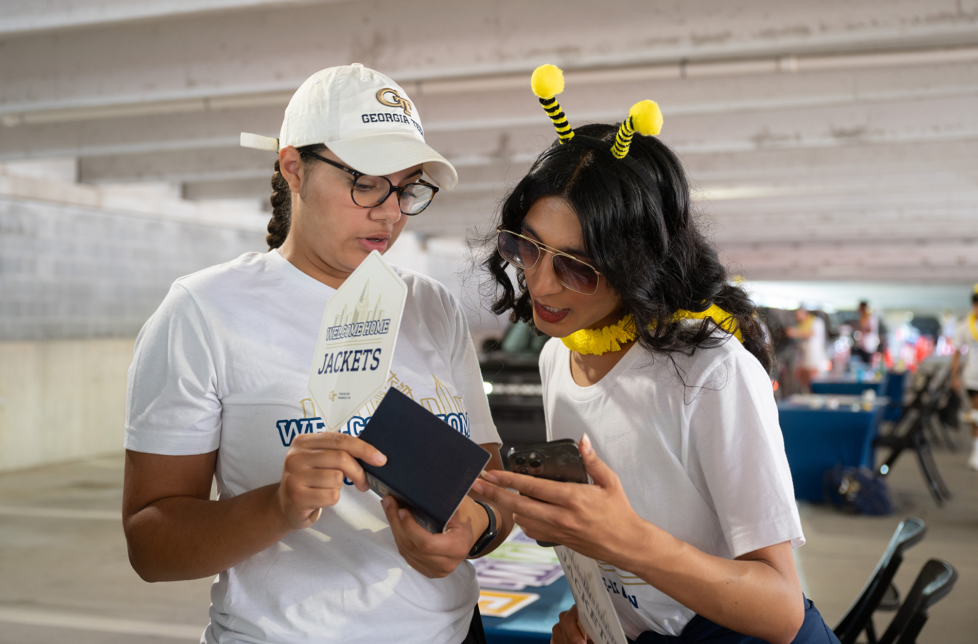 student move-in volunteers