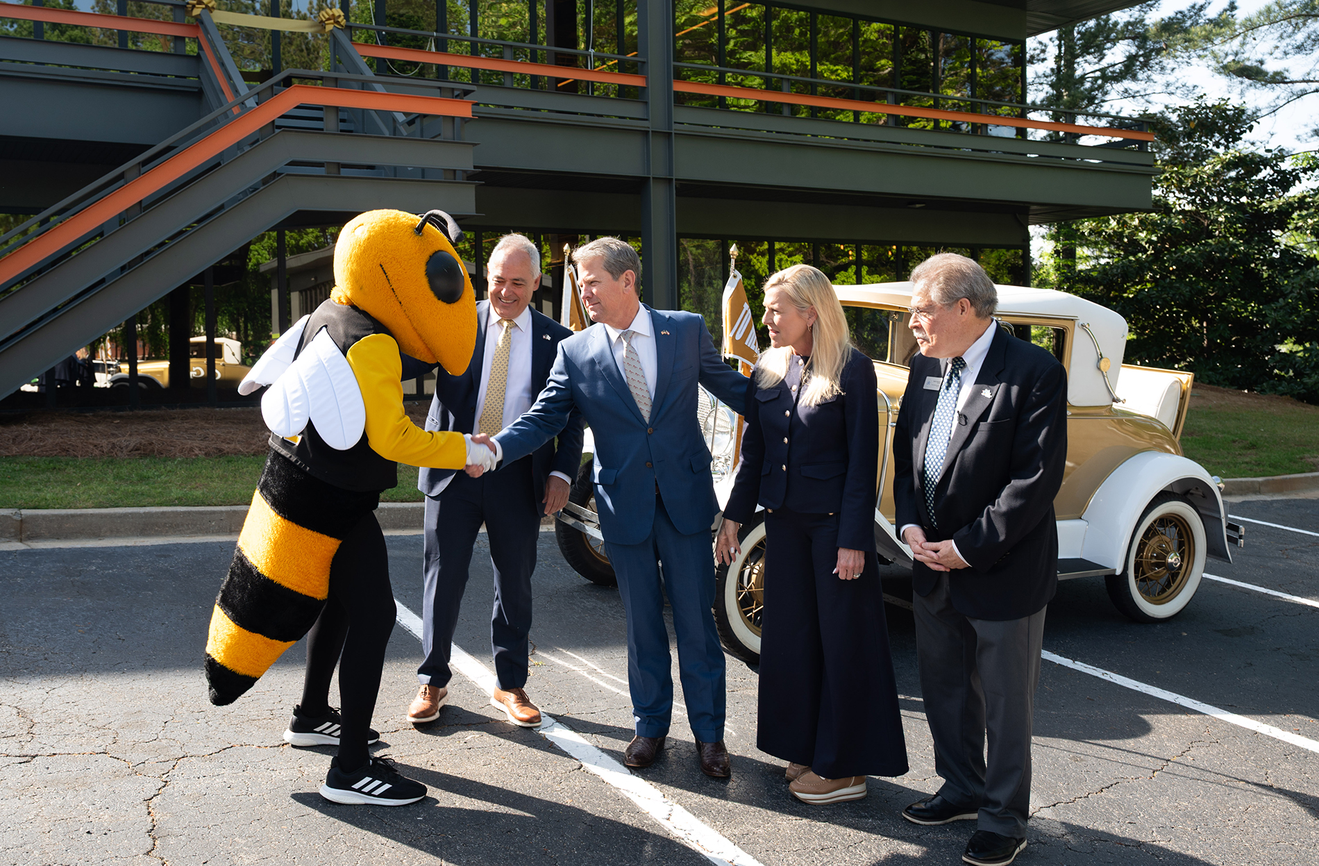governor kemp and buzz