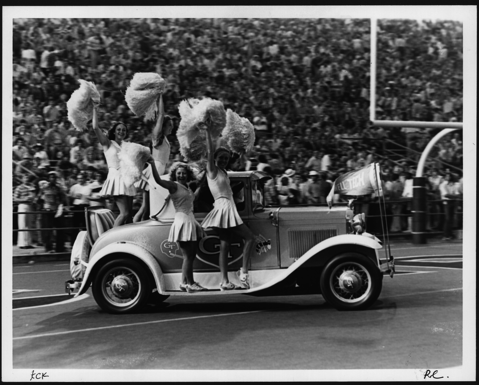 Cheerleaders on Wreck
