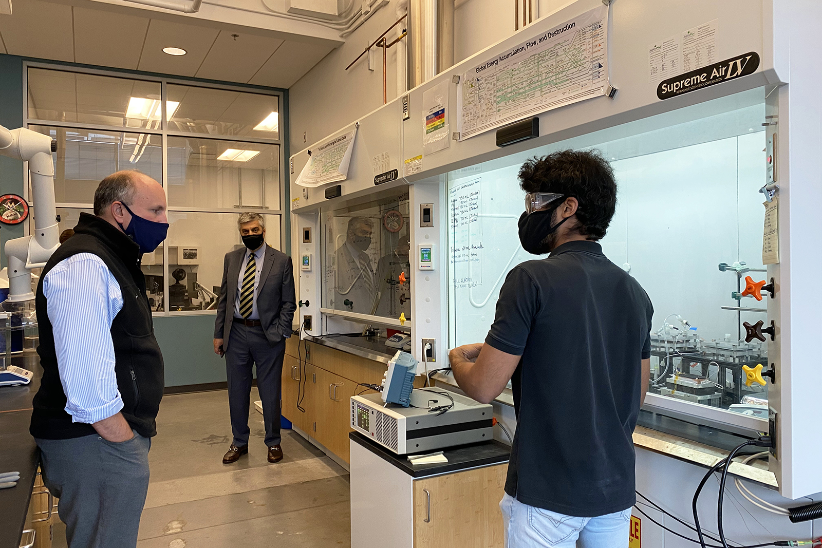 Ph.D. student Aravindh Rajan explains how the world’s first continuous thermoelectrochemical cooler prototype works as Paul M. Dabbar tours the Scalable Thermal Energy Engineering Lab (STEEL). The lab is located within the Carbon Neutral Energy Solutions (CNES) building and is under the direction of Associate Professor Shannon Yee. Photo by Ashley Ritchie