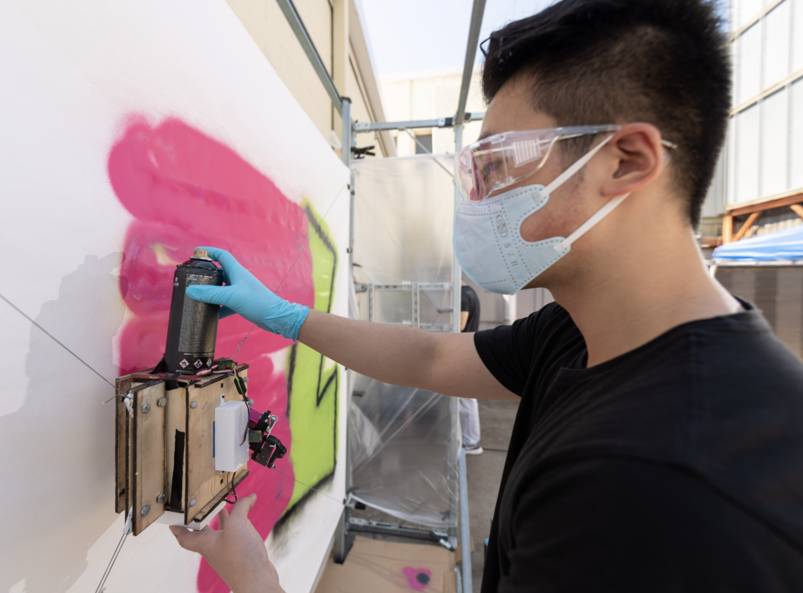 Michael Qian loads in the spray paint can on GTGraffiti. 