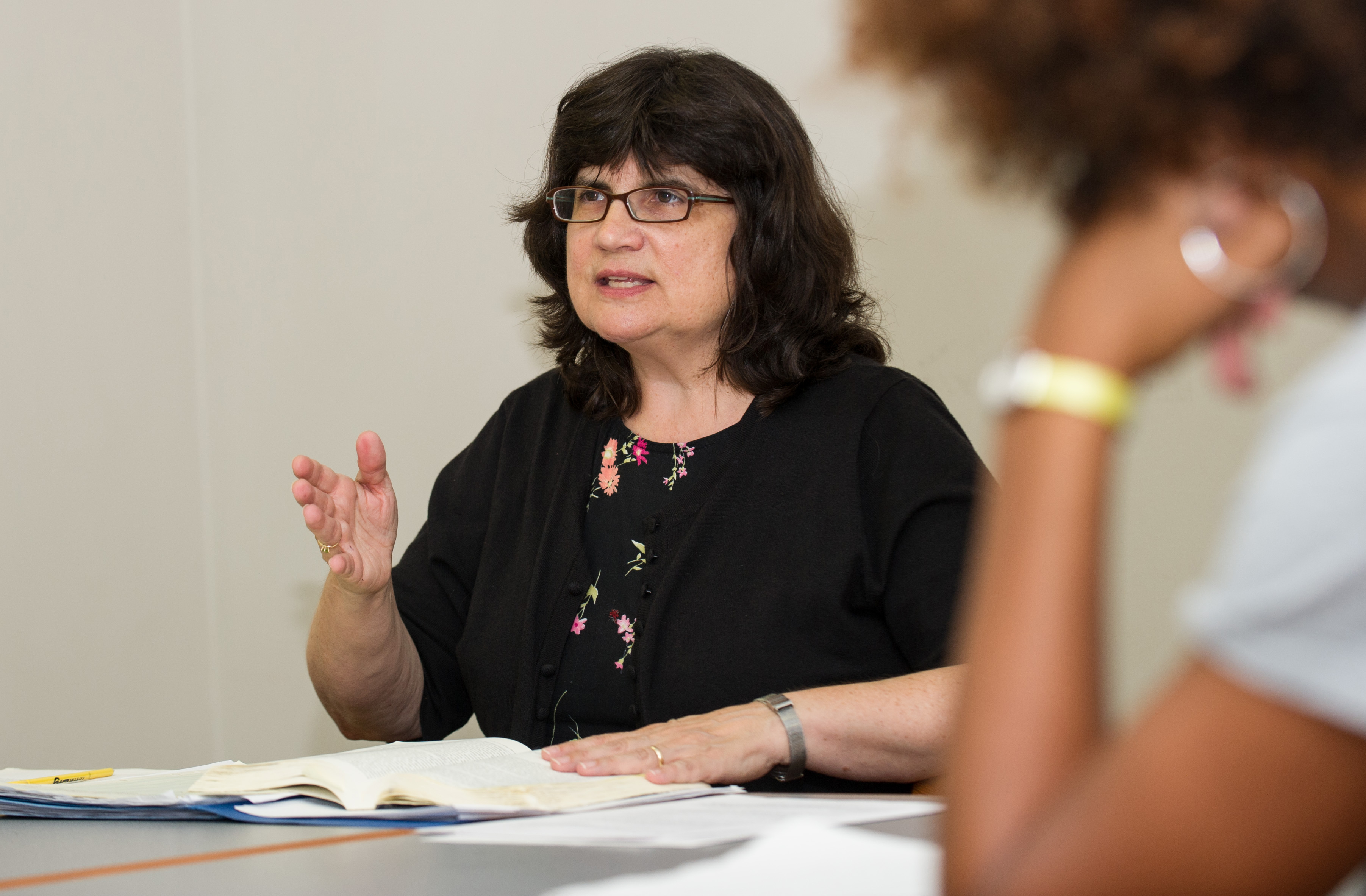 Carol Colatrella leads a discussion during her Major Authors: Melville class.