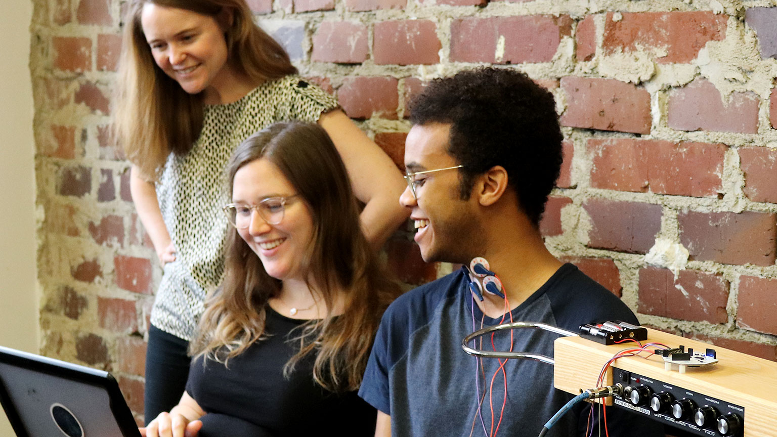 Grace Leslie, left, works with students on a human feedback music technology project. (Photo: School of Music)