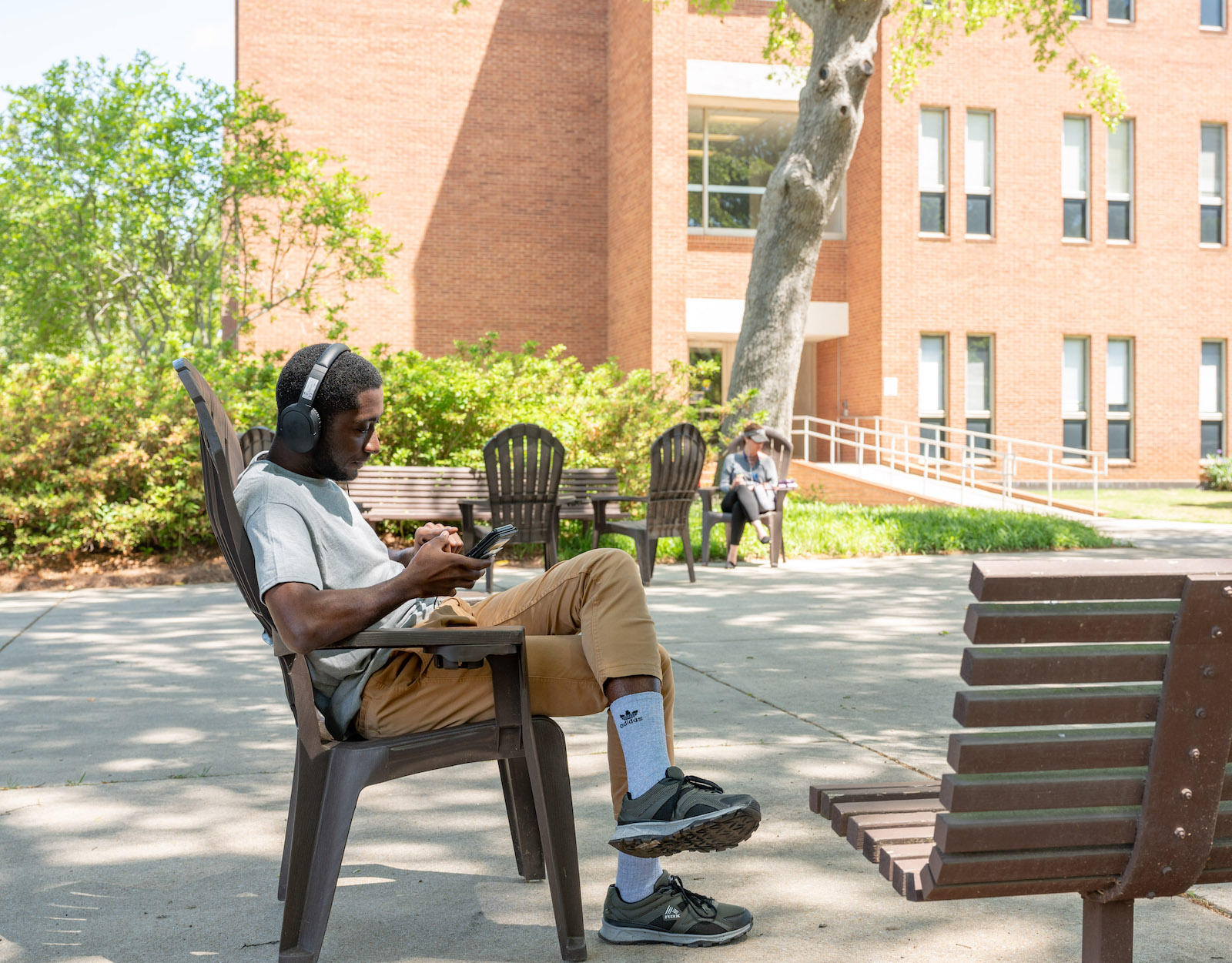 Emmanuel Mate-Kole (foreground) and Cherlyl Heib in the courtyard of the Boggs Building. 