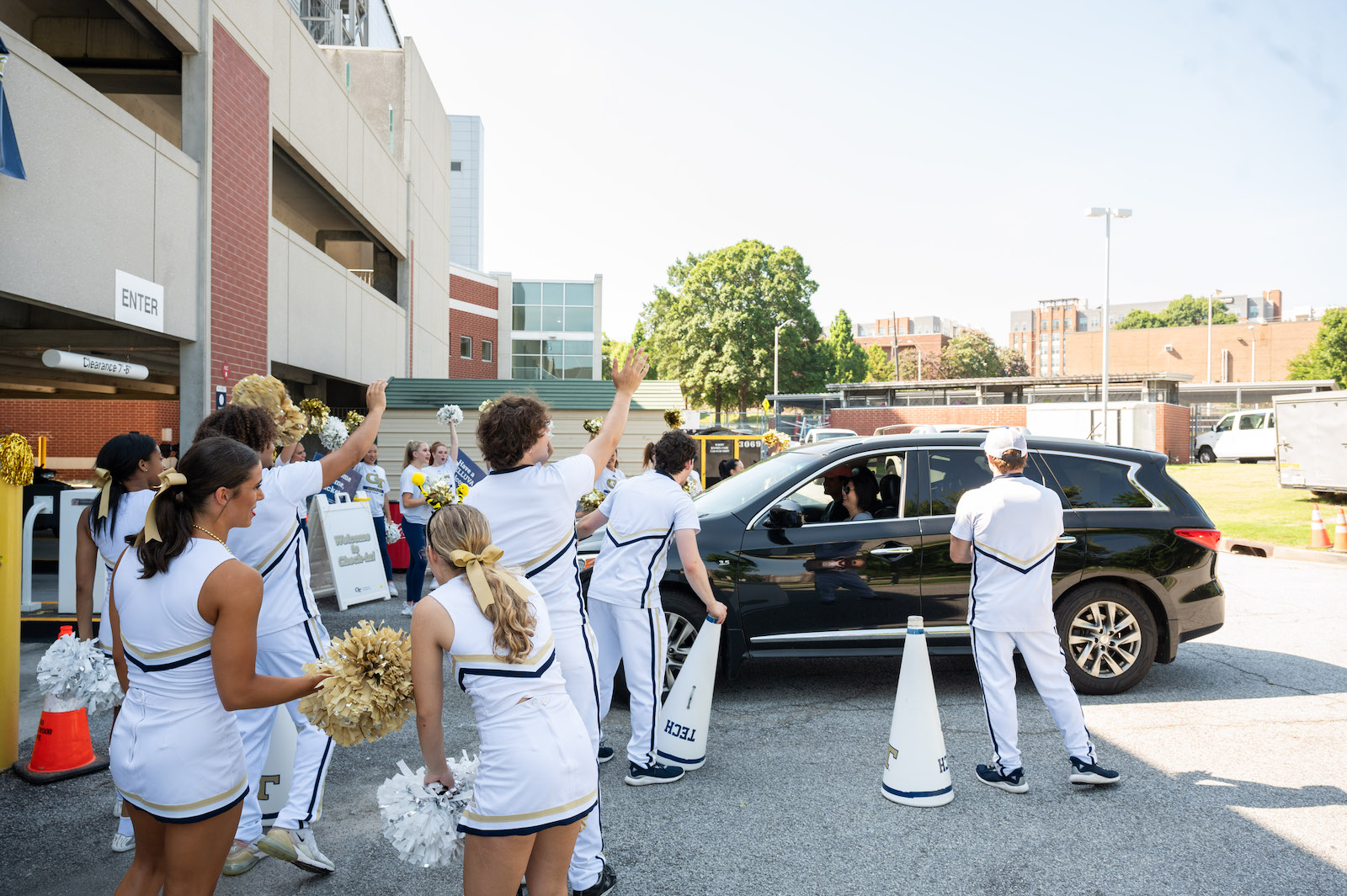 Students arriving on move-in day. 