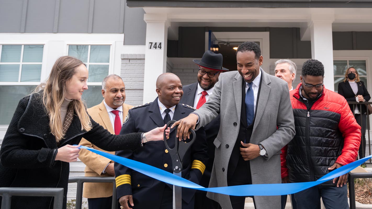 Mayor Andre Dickens at a ribbon cutting.