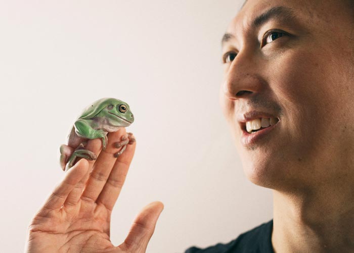 David Hu holding a frog