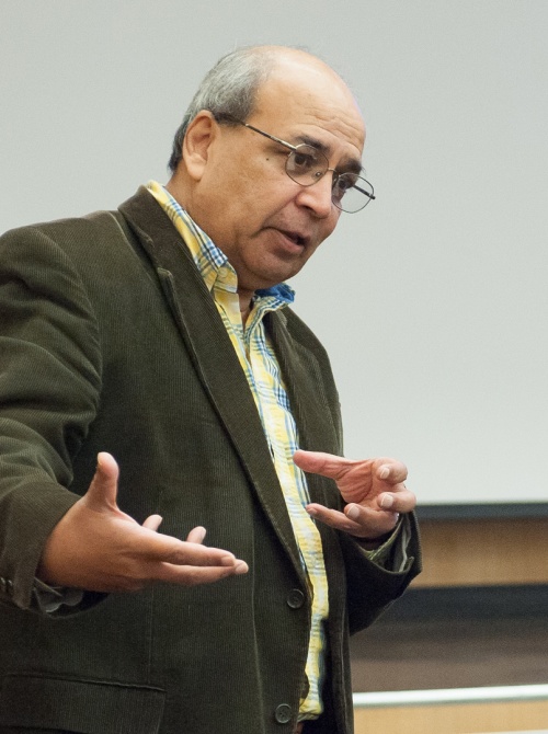 Ashok Goel teaching class, Knowledge-Based Artificial Intelligence (CS 4635/7637) (Photo: Fitrah Hamid)