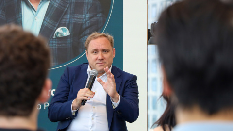 Cybersecurity Pioneer Engages Georgia Tech Graduate Students in Fireside Chat