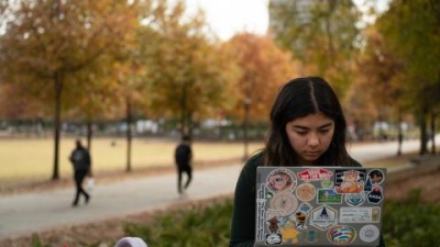 A Georgia Tech student reads outdoors.