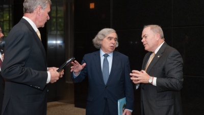 Georgia Tech President G.P. "Bud" Peterson, left, and Executive Vice President for Research Steve Cross, right, host U.S. Secretary of Energy Ernest Moniz for a tour of the Southern Company's innovation center May 24, 2016.