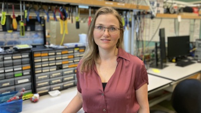 Annabelle Singer in lab