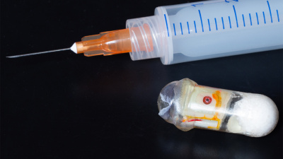 Mark-Prausnitz-needle-capsule-closeup_5169.jpg