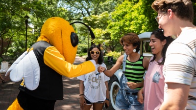 Students meet Buzz 