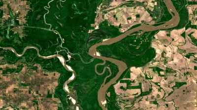 Mississippi River agricultural landscape on open data satellite image