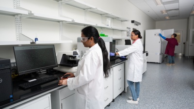 BioSpark Labs' members access shared equipment at no additional cost per usage. Featured equipment in this photo include EVOS M7000 fluorescent imaging system, Cytek Northern Lights 24-color spectral flow cytometry system, BioTek Synergy H1 microplate reader, and TSX -80C freezers.&nbsp;
