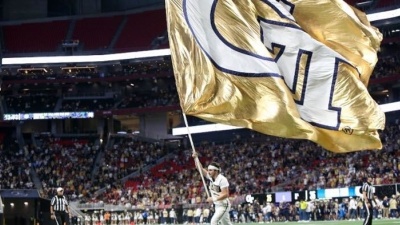 Georgia Tech playing North Carolina in a 2021 game at Mercedes-Benz Stadium. (Photo: Brett Davis / USATODAY)
