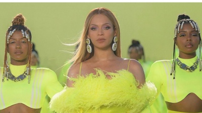 Raianna Brown (pictured left here) and Makeda Cyrus danced alongside Beyoncé in a performance that opened the 2022 Oscars.