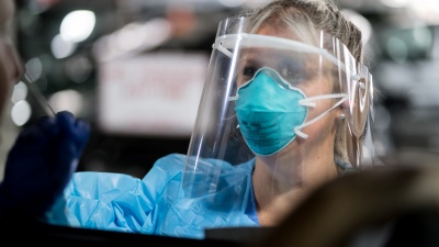Robin Mauldin, RN, BSN, wears a face shield at Prisma Health Medical Group in Columbia, South Carolina. The shield was produced through a manufacturing effort launched by Georgia Tech and supported by a group of industrial collaborators. (Prisma Health Midlands Foundation)