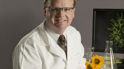 J. Carson Meredith, professor in the School of Chemical &amp; Biomolecular Engineering (ChBE) at the Georgia Institute of Technology, is a Grand Challenges Explorations winner, an initiative funded by the Bill &amp; Melinda Gates Foundation. Dr. Meredith will pursue an innovative global health and development research project, titled “Pollen-Based Assays of Intestinal Mucus Water Content and Rheology.” Credit: Jenna Leigh Studios.