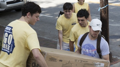 Students help each other move into campus housing