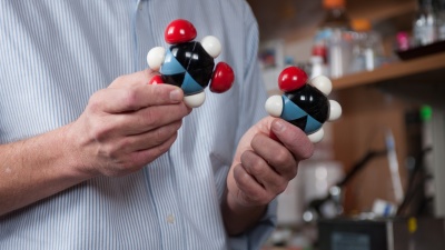 Nearly twins and possibly keys to a unlocking the mystery of the evolution of life-coding molecules. Nicholas Hud holds up Uracil, on the right, a nucleobase of RNA. Barbituric acid, on the left, looks very much like it and could have been part of a proto-RNA that preceded RNA. 