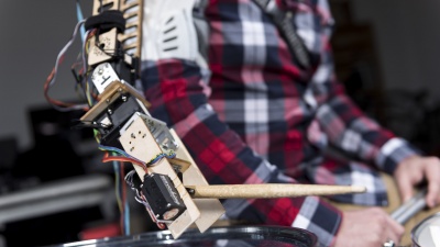 The wearable robot allows humans to play with three arms.