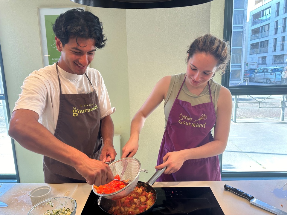 After instruction from the L’Atelier Gourmand chef, second-year Chemical Engineering major Juan Pablo Gonzalez-Villaseca and second-year Biomedical Engineering major Alexis Vladescu prepare a Basque-style wok chicken for their entrée.