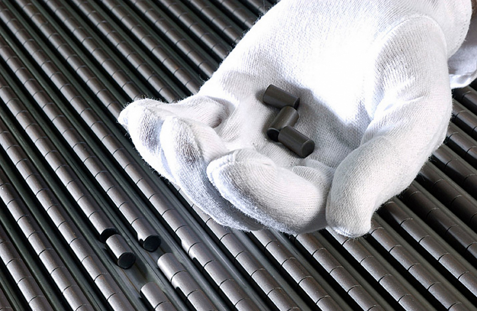 nuclear-fuel-pellet.jpg