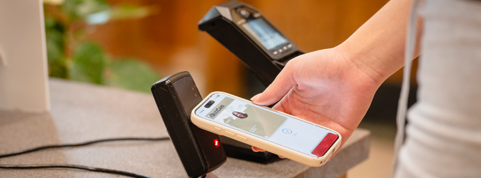 student uses mobile wallet to access dining hall