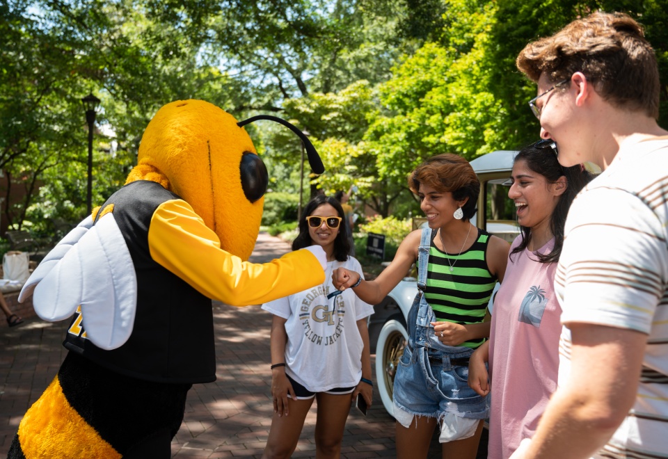 Students meet Buzz 