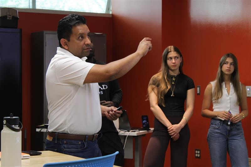 Omar Garcia gives a lecture in Startup Lab